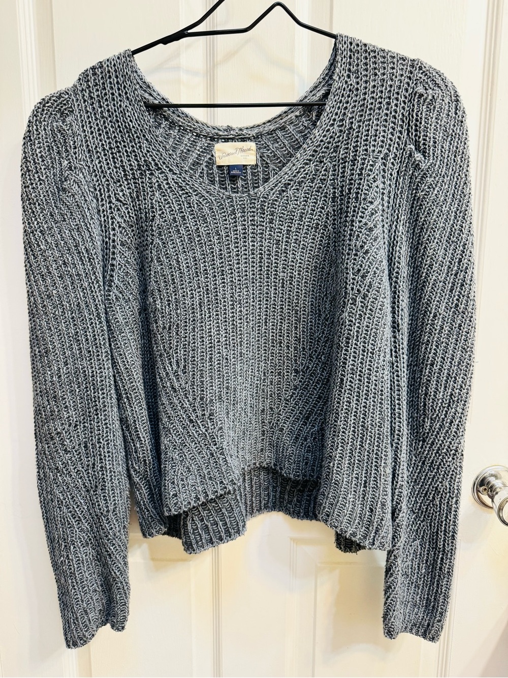 Universal Threads Cozy Women's Blue Gray Knit Sweater w/ puff shoulder detail!